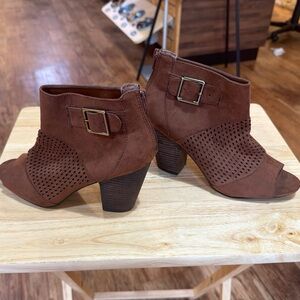 Carlos Santana Peep Toe Booties 8.5 Brown Perforated Buckle 3.5” Block Heel